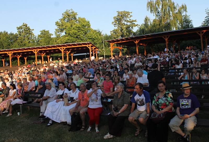 Titul Stárka Podluží obhájil ve Tvrdonicích Martin Vaculík z Dolních Bojanovic. Znovu těsně před Janem Huňařem ze Staré Břeclavi, kolegou z národopisného souboru Břeclavan. 