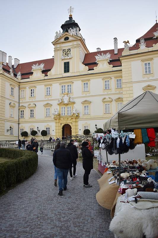 Poslední říjnové dny byl valtický zámek v obležení. Turisty přilákal tradiční Čokoládový festival, který se konal od čtvrtka do neděle.