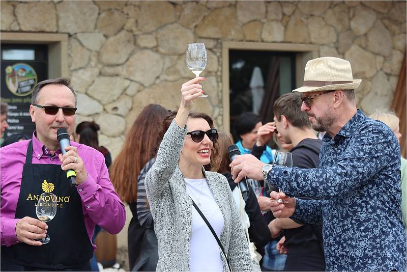 Vinaři v Lednici zahájili sezonu pohodovým Annovinofestem.
