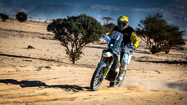 Jan Brabec se při své třetí účasti na Rallye Dakar pohybuje ve čtvrté desítce pořadí motocyklistů.