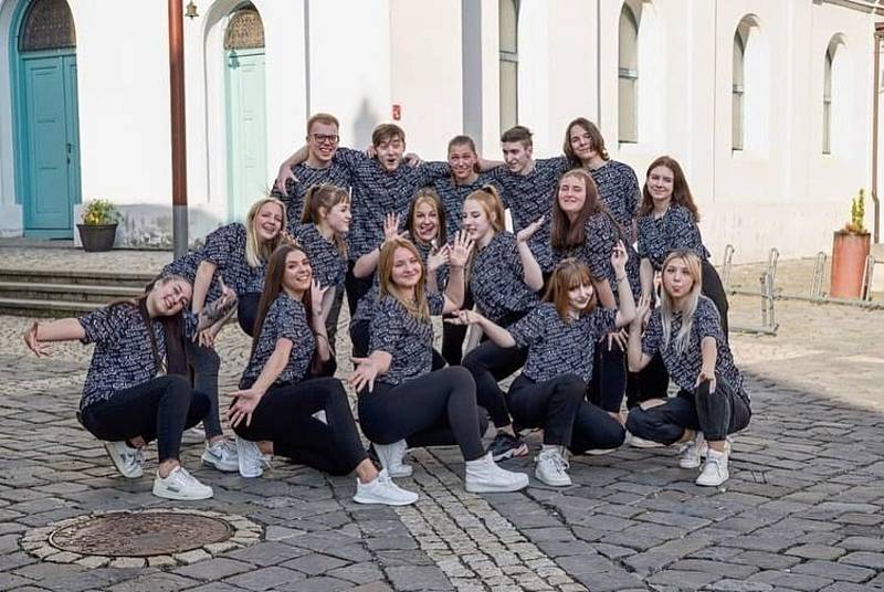 Na osmdesát tanečníků v Břeclavi poděkovalo zdravotníkům prostřednictvím Jerusalema Dance.