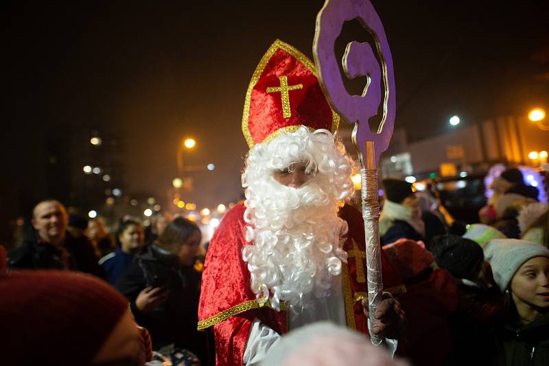 Děti  v centru Břeclavi si užily Mikulášskou metelici.