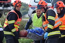 Čeští policisté, záchranáři a hasiči si ve čtvrtek dopoledne vyzkoušeli při plánovaném cvičení spolupráci s rakouskými kolegy. Při fingované honičce skončilo pronásledované auto na střeše.