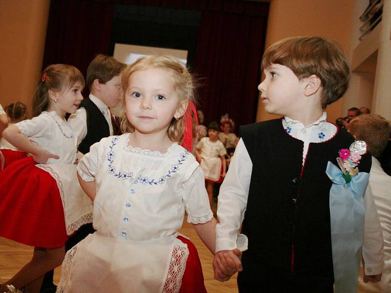 První setkání stárků ve Velkých Pavlovicích zaplnilo tamní sokolovnu.