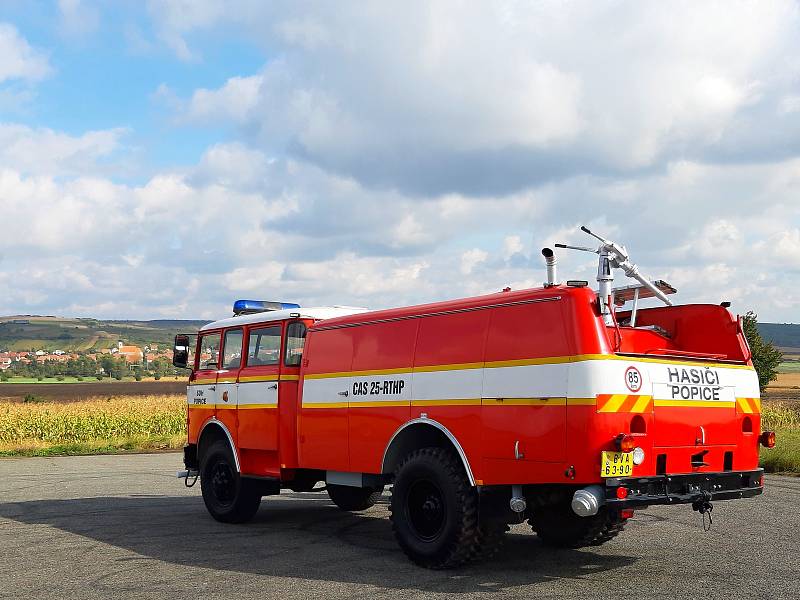 Dobrovolní hasiči z Popic sami zrenovovali auto, pořádají akce a stojí o mládež.