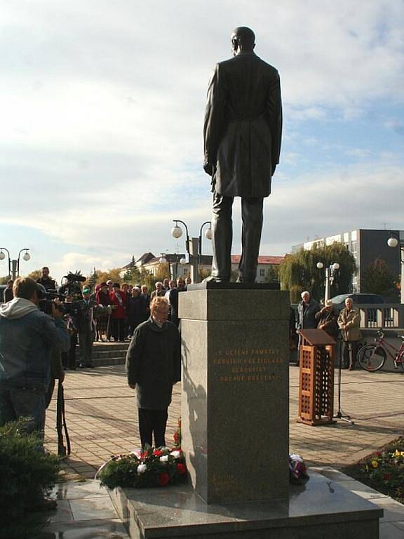 U pomníku prvního československého prezidenta T. G. Masaryka v Břeclavi zněla česká i slovenská hymna.