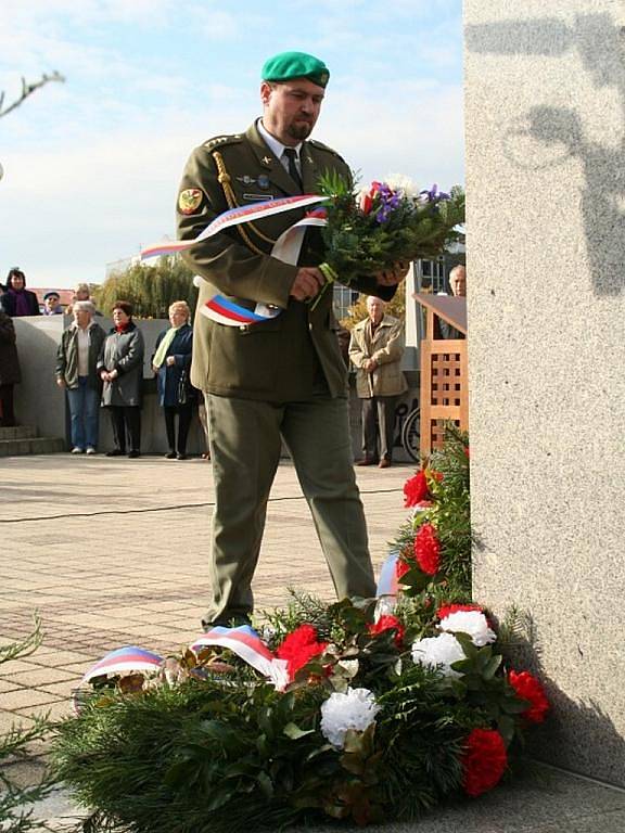 U pomníku prvního československého prezidenta T. G. Masaryka v Břeclavi zněla česká i slovenská hymna.