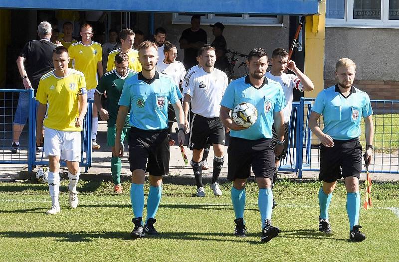 Fotbalisté Břeclavi (ve žlutém) porazili Bystřici nad Pernštejnem 1:0.