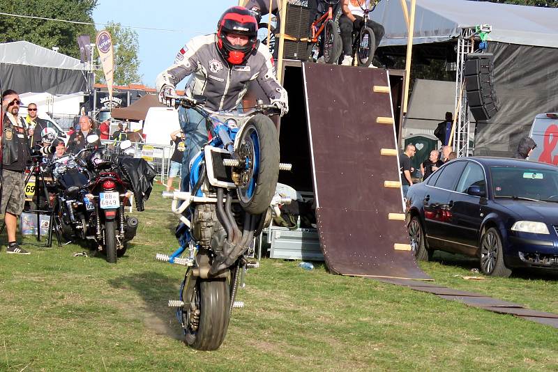 Pasohlávecký autokemp Merkur obsadili od čtvrtka do neděle motorkáři. Konal se tam odložený Euro Bike Fest.