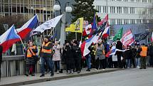 Několik stovek lidí prošlo Břeclaví na demonstraci proti novele pandemického zákona.