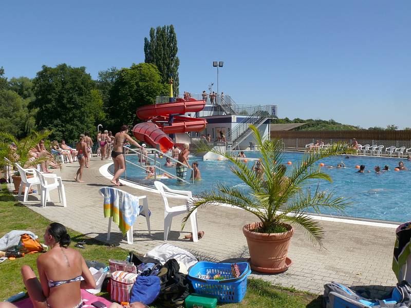 Koupaliště v rakouském Rabensburgu je letním cílem řady koupelechtivých lidí z Břeclavi a okolí.