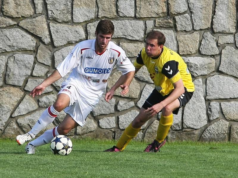 Rosice (ve žlutém) zdolaly Břeclav 1:0.