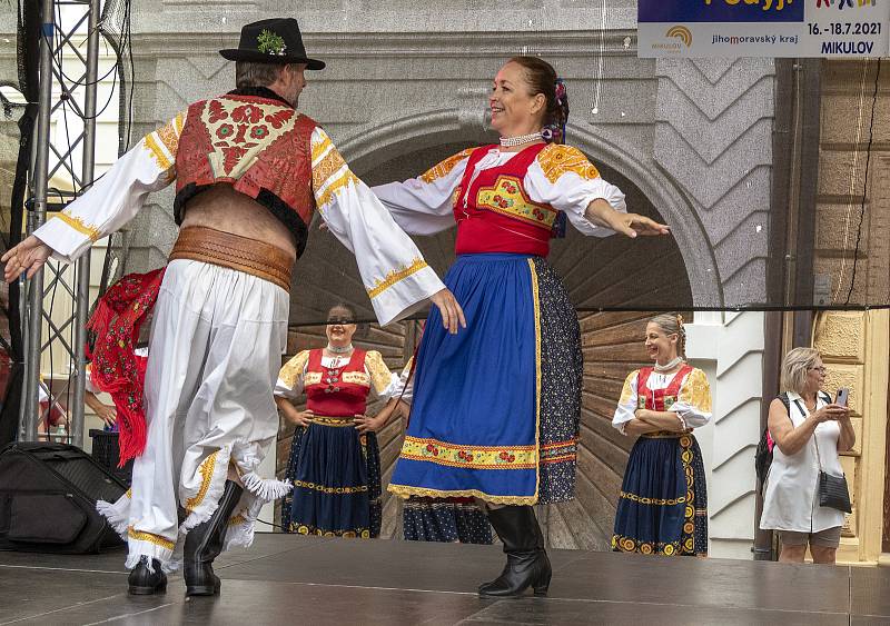 Tradiční festival Národů Podyjí ukazuje již přes dvacet let pestrost pohraničního kraje, ale i celé Moravy.