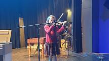 Dnrnoholecké děti a další muzikanti vystoupili na benefici pro Ukrajinu.