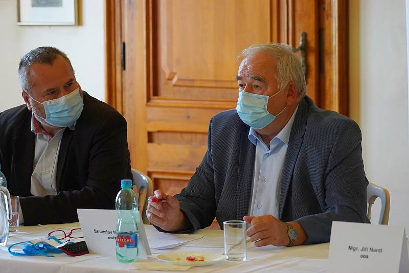 Předvolební debata Deníku na jižní Moravě. Lídři a zástupci stran a hnutí kandidujících do krajského zastupitelstva se setkali na zámku v Mikulově, 24. září 2020.