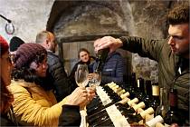 Valtiční vinaři lákali na Bílou sobotu do otevřených sklepů.