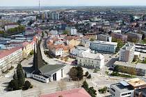 Zastupitelé a architekti z Břeclavi jednali o budoucí podobě břeclavského náměstí i proluky u Koruny.