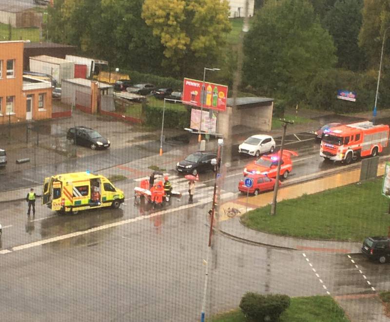 Muž v důchodovém věku se zrovna projížděl po Bratislavské ulici, když ho srazilo osobní auto.