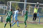 Fotbalisté Lednice (v modrých dresech) vstoupili do krajského přeboru výhrou 1:0 nad Ráječkem.