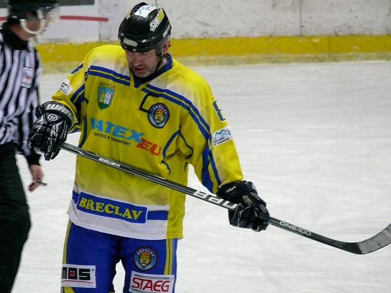 Destrukci břeclavského týmu dokonal únikem ve vlastním oslabení svou čtvrtou brankou Špok a v 56. minutě uzavřel skóre na konečných 1:6 Jurásek.