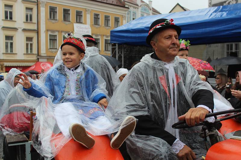 Návštěvníci si mikulovského Pálavského vinobraní 2019 užívali i v dešti.