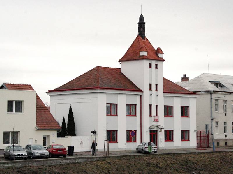 Sídlo břeclavských profesionálních hasičů na Smetanově nábřeží.