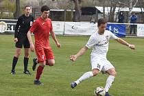 Fotbalisté Lanžhota (v bílém) porazili Starou Říši 2:1.