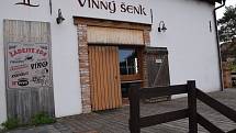 Vinařství Přítluky dočasně uzavřelo vinný bar a restauraci. Důvodem jsou praskliny a špatná statika budovy.