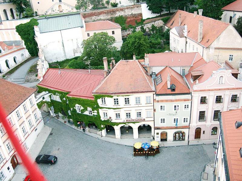 Milovice a také nebe nad Mikulovem ovládly v sobotu v podvečer nadšenci s horkovzdušnými balony.