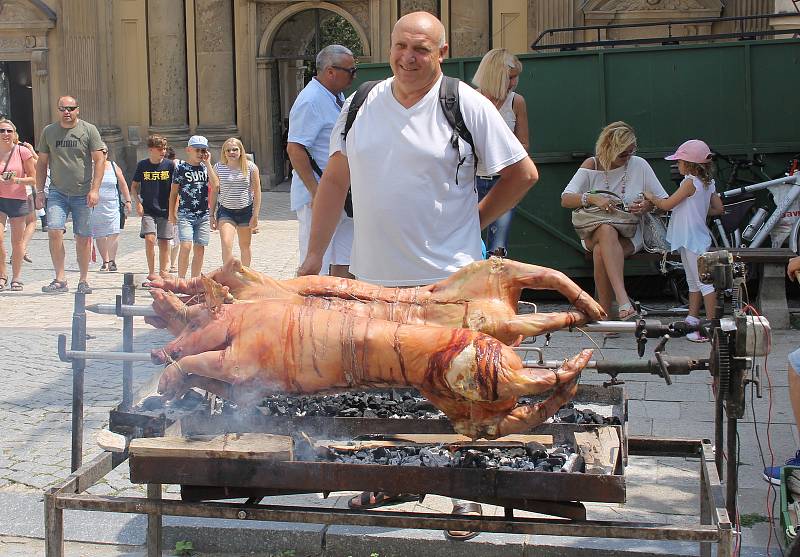 Festival národů Podyjí nabídl nášvěvníkům na dvacet stánků se specialitami z různých evropských kuchyní.