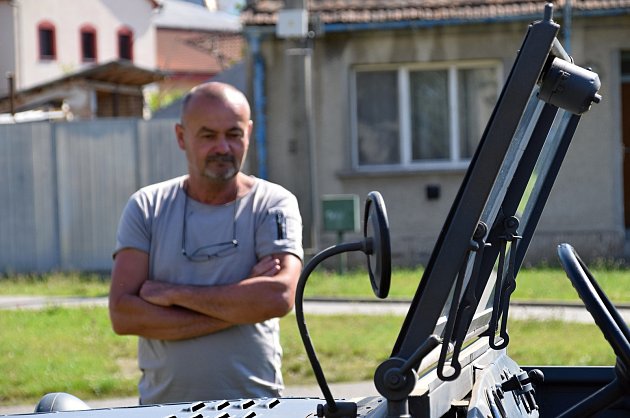 Miroslav Kostka z Lanžhota našel zálibu v sestavování replik vojenských vozů.