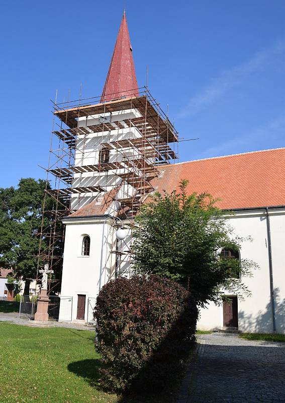 Oprava střechy rakvického kostela, jejíž součástí bude i výměna kupole.