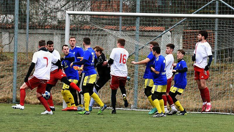 Velké Pavlovice (v bílých dresech) podlehly v přípravě Troubelicím 2:4