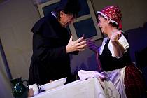 Premiéru divadelní hry Zapeklitá komedie aneb Kdosi brousí nad Paďousy připravili boleradičtí ochotníci.