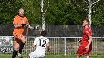 Fotbalisté Lanžhota (v bílém) remizovali se Startem Brno 1:1.