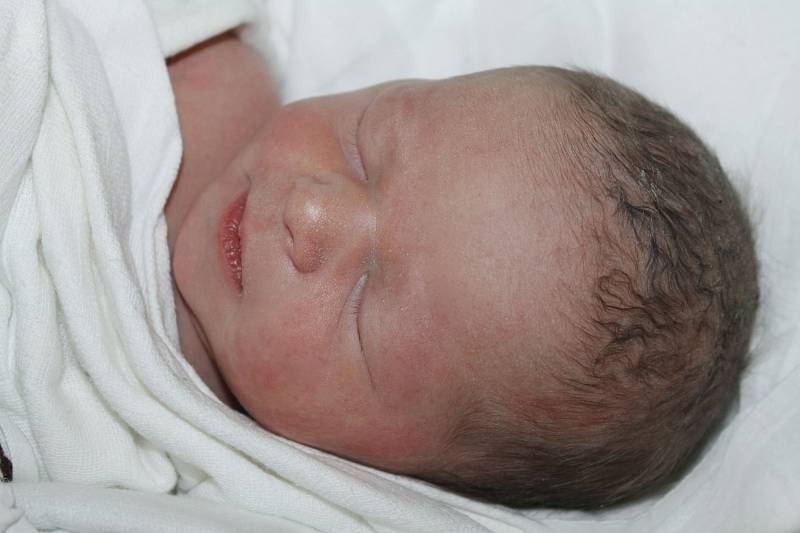 Sandra Kobíková, 5.6.2017, Nejdek, 49cm, 3090g