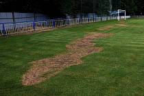 Neznámý vandal opakovaně poničil hřiště na stadionu v ulici třídy 1. máje v Břeclavi.