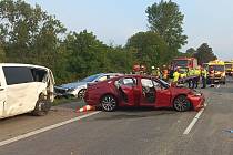 Dva lidé zemřeli při pondělní nehodě na dálnici D2 u Hustopečí.