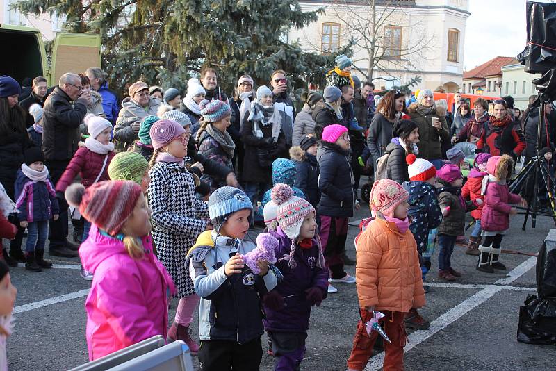 Taneční country skupina Lednický ranč rozparádila letošní lednický vánoční jarmark.