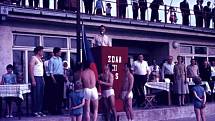 CVIČENÍ V LANŽHOTĚ. V roce 1965 předcházelo III. celostátní spartakiádě také cvičení na stadionu v Lanžhotě.