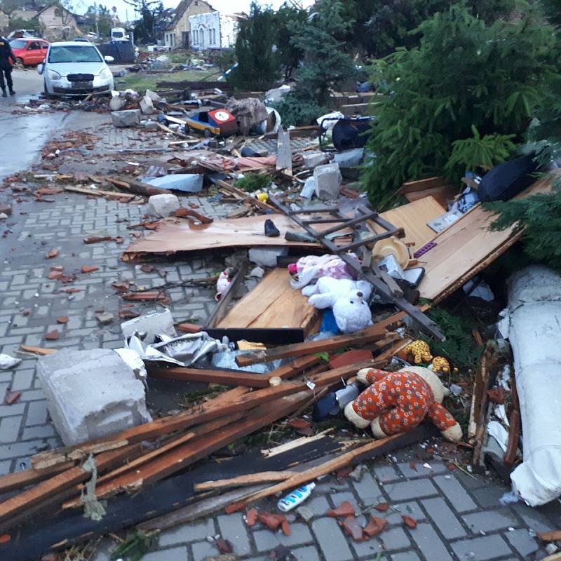 Hasiči z Boskovic vyjížděli na pomoc do obce Hrušky na Břeclavsku. Škody byly obrovské.