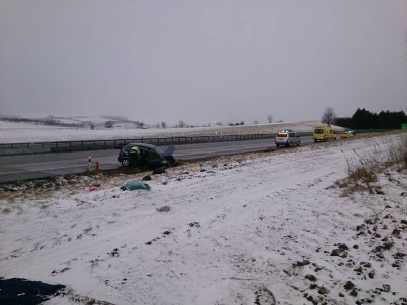 V neděli v dopoledních hodinách se stala na 25. kilometru na dálnici D2 ve směru na Brno nehoda. Na místě zasahovaly dvě hasičské jednotky. 