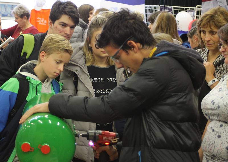 Břeclavský fortel ve čtvrtek navštívily stovky studentů ale i zájemci o práci.