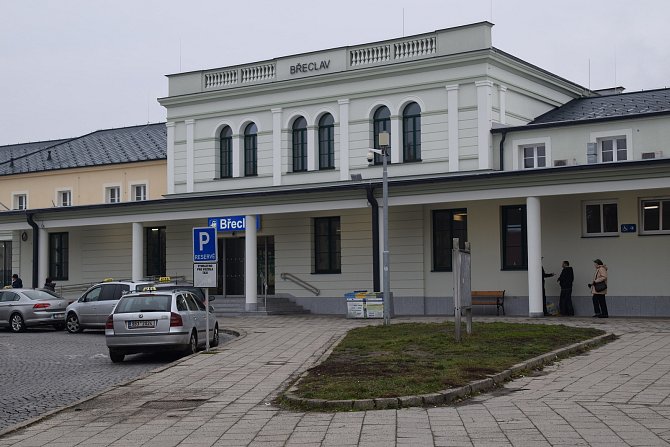 Správa železnic otevřela zrekonstruovanou budovu břeclavského nádraží