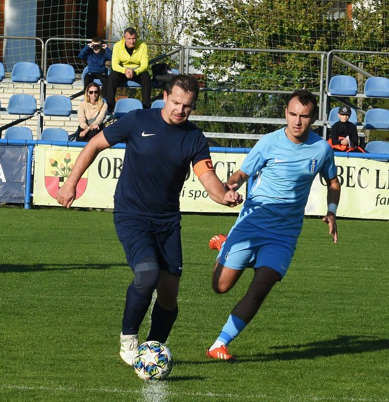 Fotbalisté Lednice (ve světle modrém) jsou v tabulce B skupiny I. A třídy na prvním místě.