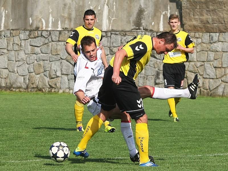 Rosice (ve žlutém) zdolaly Břeclav 1:0.