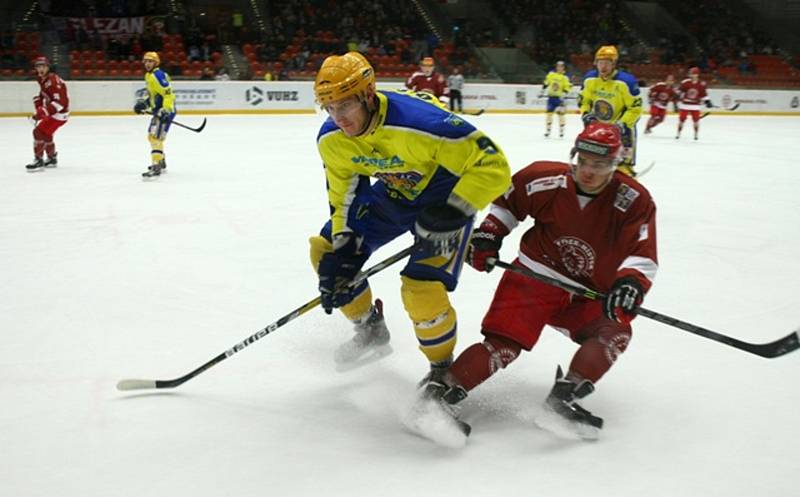 Břeclavští hokejisté si z ledu favorita přivezli vysokou porážku 2:7.