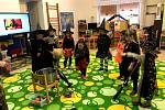 Děti si užily čarodějnickou párty, plnou tance, her a zábavy.