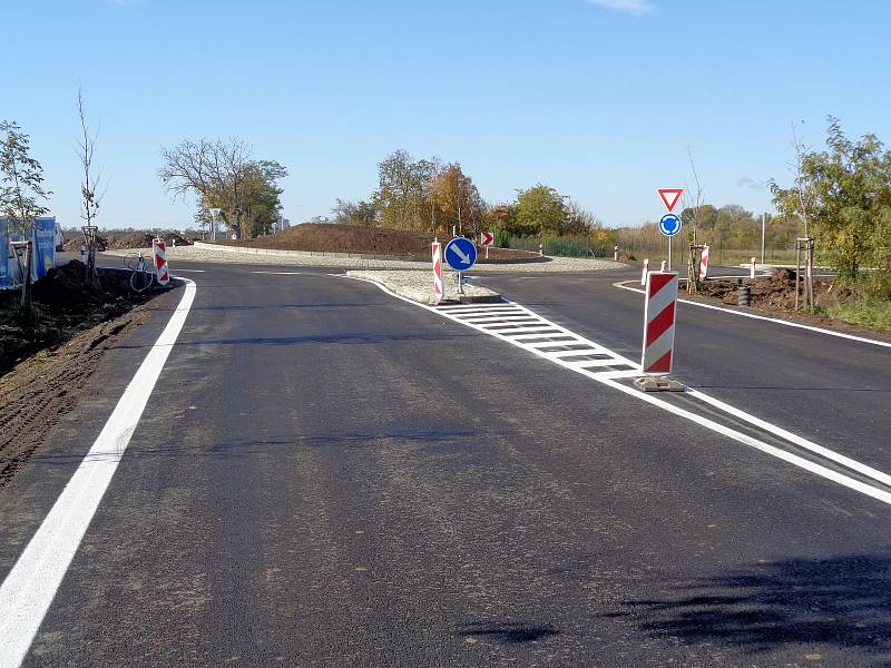 Na okraji Pohořelic ve směru na Znojmo staví supermarket Lidl a obchodní centrum Aventin.