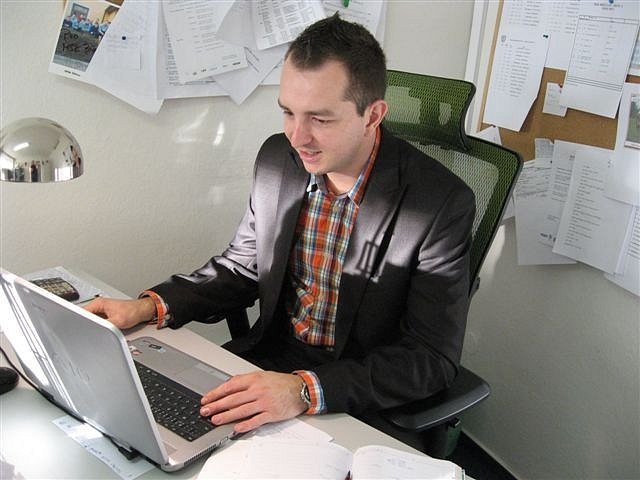 Šéf břeclavského fotbalu Martin Maťašovský ve své kanceláři. 